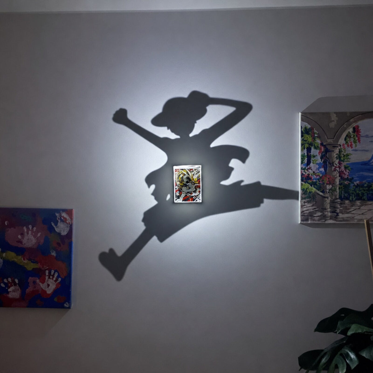 Luffy Gölge Lambası, duvarda gölge